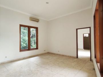 DIJUAL RUMAH LUAS, MEGAH di Jl KEMANG DALAM, JAKSEL