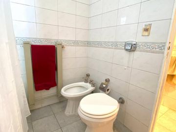 PISO EXCLUSIVO EN EXCELENTE ZONA ,  170M2,  4 HABITACIONES, 3 BAÑOS COMPLETO ( 2 EN SUITE )+ TOILETTE , DOS ASCENSORES