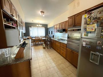 PISO EXCLUSIVO EN EXCELENTE ZONA ,  170M2,  4 HABITACIONES, 3 BAÑOS COMPLETO ( 2 EN SUITE )+ TOILETTE , DOS ASCENSORES