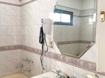 PISO EXCLUSIVO EN EXCELENTE ZONA ,  170M2,  4 HABITACIONES, 3 BAÑOS COMPLETO ( 2 EN SUITE )+ TOILETTE , DOS ASCENSORES