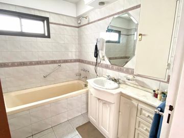 PISO EXCLUSIVO EN EXCELENTE ZONA ,  170M2,  4 HABITACIONES, 3 BAÑOS COMPLETO ( 2 EN SUITE )+ TOILETTE , DOS ASCENSORES