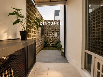 Rumah Modern Minimalis Bebas Banjir Lokasi Strategis Rn 18955