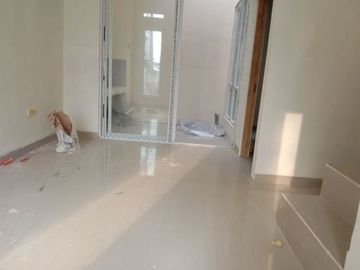 Rumah 2 lantai siap huni bisa kpr di pondok cabe