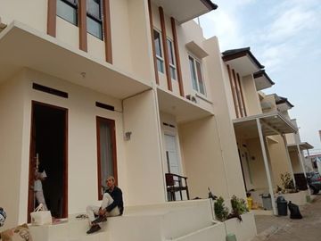 Rumah 2 lantai siap huni bisa kpr di pondok cabe
