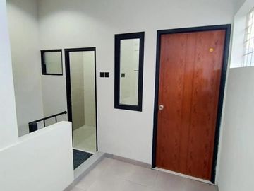 Dijual Rumah Cantik Kencana Loka 12.5 Blok V Tangerang Lokasi Strategis Murah