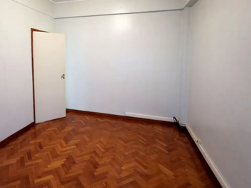 OPORTUNIDAD, IMPECABLE - Departamento en Venta en Almagro, 3 ambientes + dependencia, 80 m2 + balcón al frente - Av Rivadavia 3300
