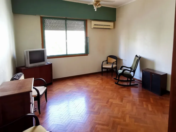 OPORTUNIDAD, IMPECABLE - Departamento en Venta en Almagro, 3 ambientes + dependencia, 80 m2 + balcón al frente - Av Rivadavia 3300