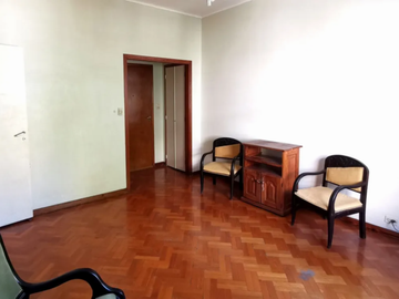 OPORTUNIDAD, IMPECABLE - Departamento en Venta en Almagro, 3 ambientes + dependencia, 80 m2 + balcón al frente - Av Rivadavia 3300