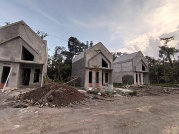 Rumah Mewah model Eropa di Prambanan