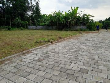 Tanah Seyegan Sleman, Dekat Pintu Tol Baru