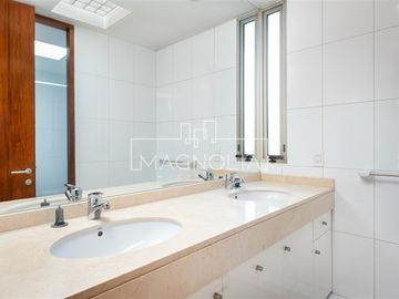Casa en venta de 6 dorm. en Las Condes