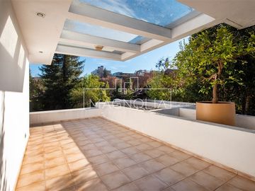 Casa en venta de 6 dorm. en Las Condes