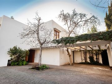 Casa en venta de 6 dorm. en Las Condes