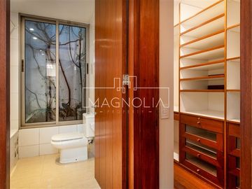 Casa en venta de 6 dorm. en Las Condes