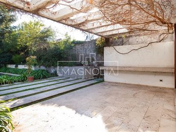 Casa en venta de 6 dorm. en Las Condes