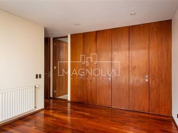 Casa en venta de 6 dorm. en Las Condes
