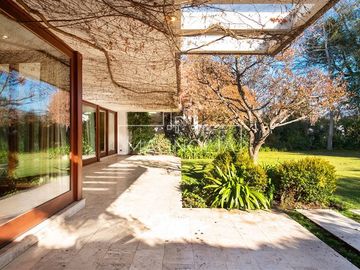 Casa en venta de 6 dorm. en Las Condes
