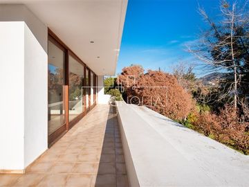 Casa en venta de 6 dorm. en Las Condes