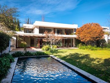 Casa en venta de 6 dorm. en Las Condes