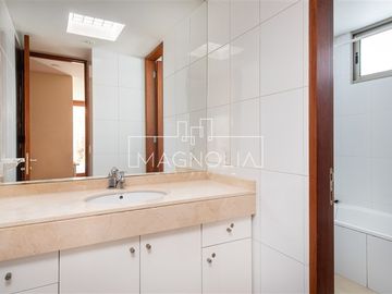 Casa en venta de 6 dorm. en Las Condes