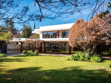 Casa en venta de 6 dorm. en Las Condes