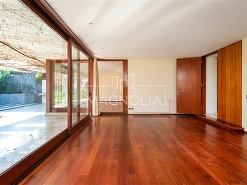 Casa en venta de 6 dorm. en Las Condes