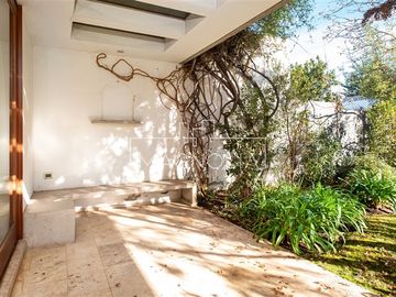 Casa en venta de 6 dorm. en Las Condes