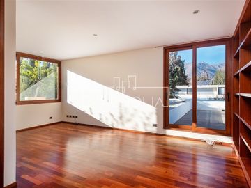 Casa en venta de 6 dorm. en Las Condes