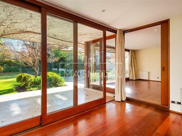 Casa en venta de 6 dorm. en Las Condes