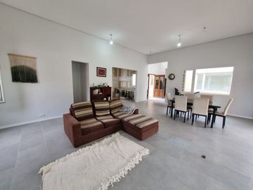 VENTA DE CASA EN Juana Koslay