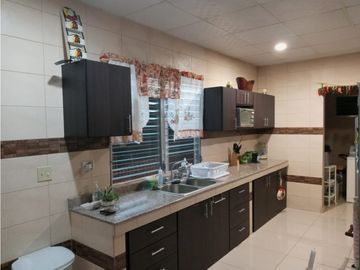 CASA EN LAS TABLAS ABAJO 3 HABITACIONES