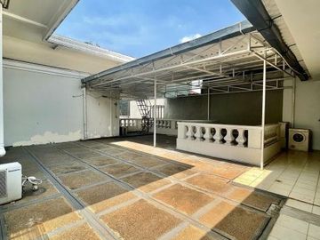 DIJUAL RUMAH LUAS di JL PERMATA HIJAU, KEBAYORAN LAMA, JAKSEL