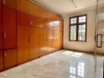DIJUAL RUMAH LUAS di JL PERMATA HIJAU, KEBAYORAN LAMA, JAKSEL
