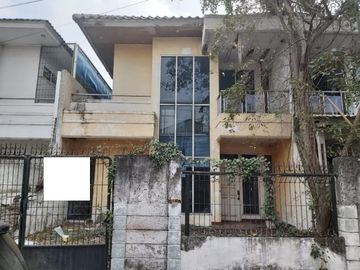 DIJUAL CEPAT !! Rumah Hancur Hook di Taman Modern , Bisa Nego