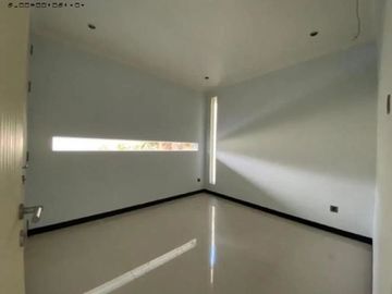 Rumah Manyar Kertoarjo STRATEGIS, CARPORT 2, GARASI 2