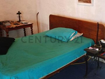 De oportunidad  amplia villa en venta