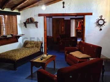 De oportunidad  amplia villa en venta