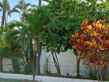 De oportunidad  amplia villa en venta