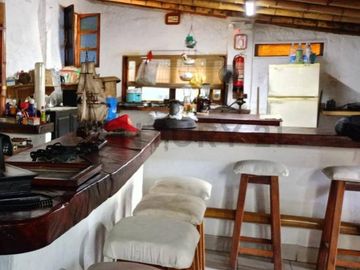 De oportunidad  amplia villa en venta