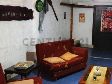 De oportunidad  amplia villa en venta