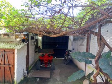 De oportunidad  amplia villa en venta