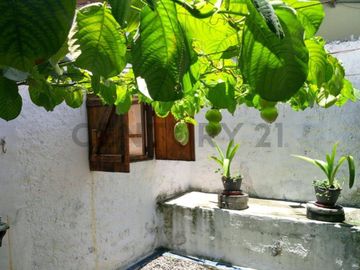 De oportunidad  amplia villa en venta