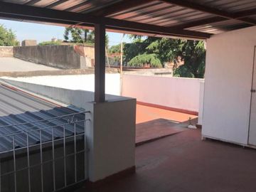 Excelentes vivienda en dos plantas en Olivos Divisibles