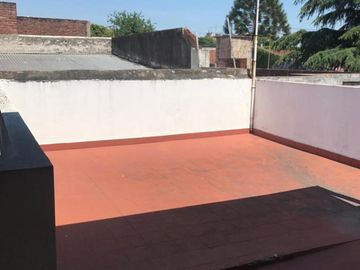 Excelentes vivienda en dos plantas en Olivos Divisibles