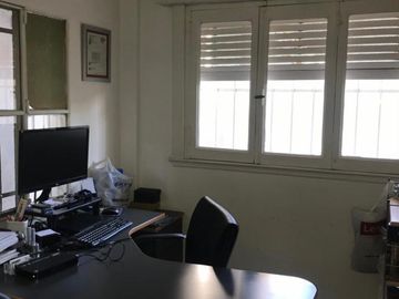 Excelentes vivienda en dos plantas en Olivos Divisibles