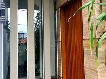 Dijual Rumah Cantik Dan Murah Di Simprug Jakarta Selatan