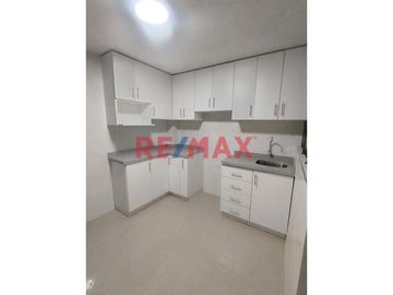 En venta impecable departamento ubicado entre la Av José Olaya con Calle Balarezo,          Chorrillos, a 300 metros del Malecón Grau.  Zona rodeada d