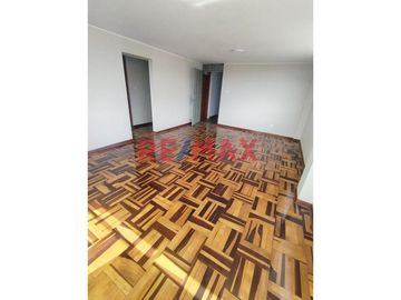 En venta impecable departamento ubicado entre la Av José Olaya con Calle Balarezo,          Chorrillos, a 300 metros del Malecón Grau.  Zona rodeada d