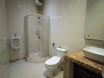 Rumah 6 Kamar Tidur Langsung Tinggal Di Tengah Kota Makassar