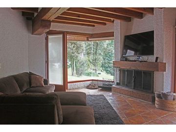 ENCANTADORA CASA ESTILO VALLESANA, UBICADA EN AVANDARO